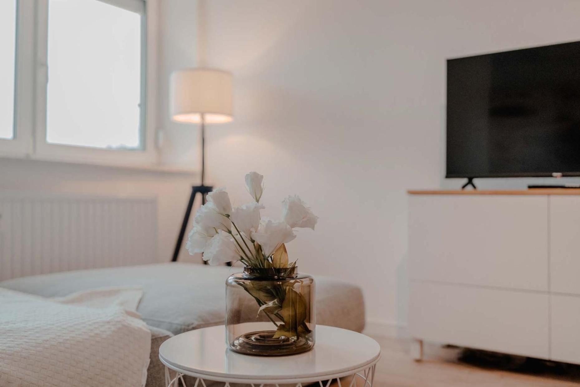 Apartment Mit Kueche, Arbeitsplatz Und Xxl Sofa Neuss Eksteriør bilde