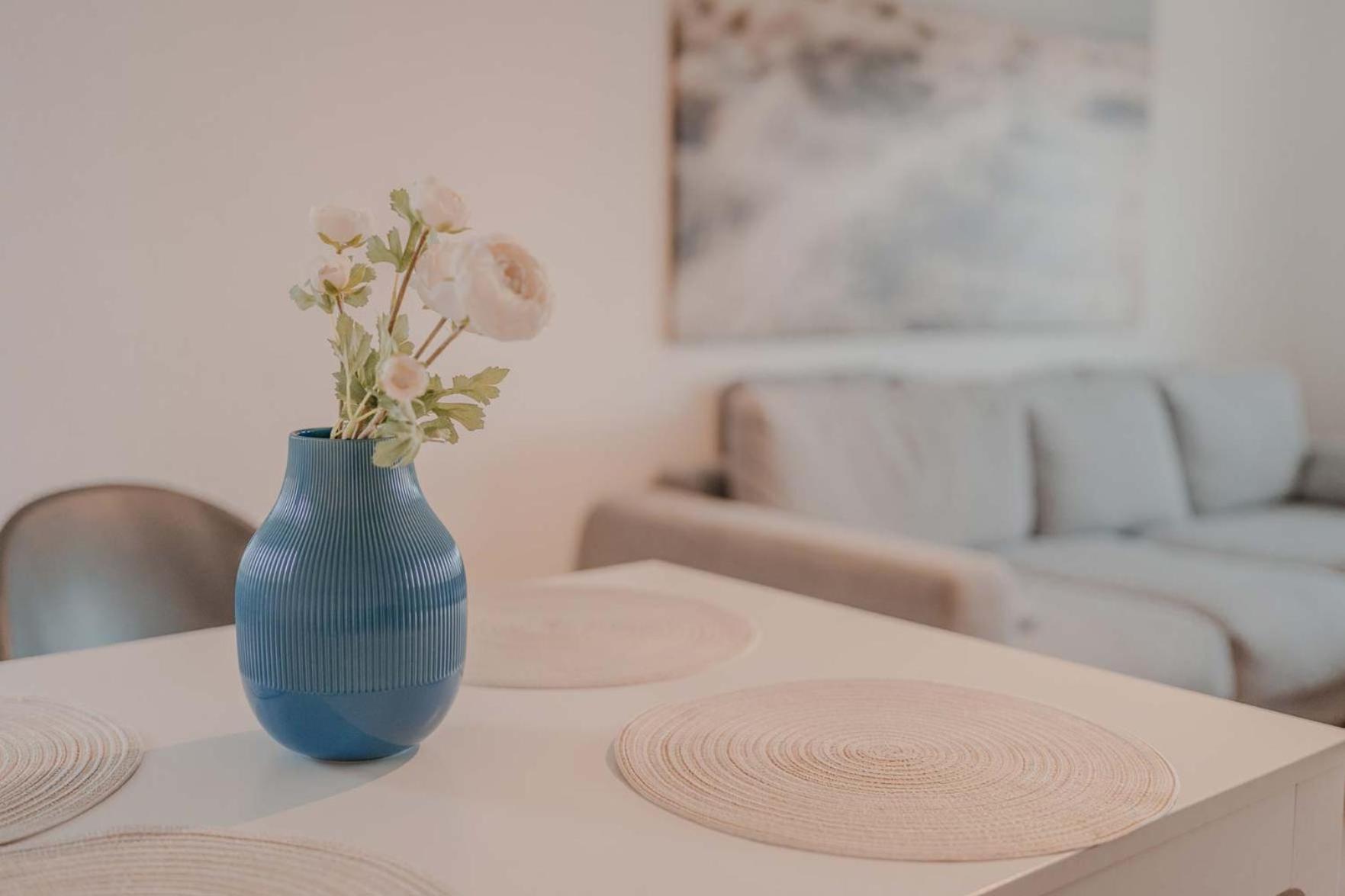 Apartment Mit Kueche, Arbeitsplatz Und Xxl Sofa Neuss Eksteriør bilde