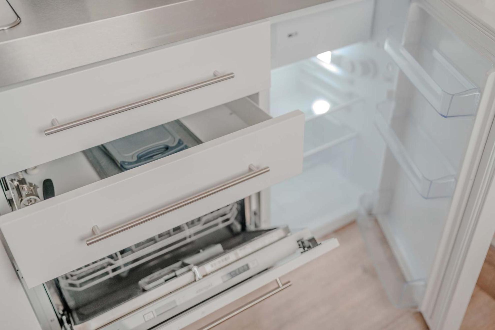 Apartment Mit Kueche, Arbeitsplatz Und Xxl Sofa Neuss Eksteriør bilde