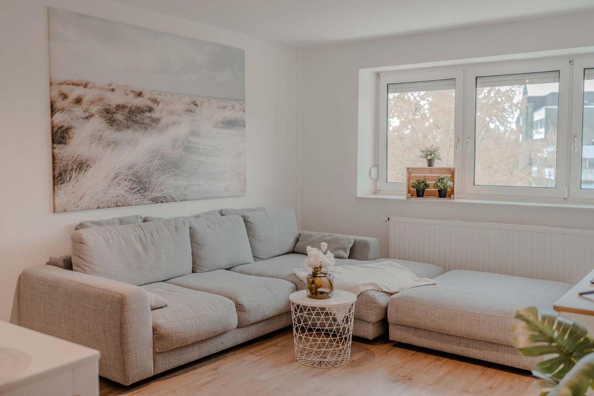 Apartment Mit Kueche, Arbeitsplatz Und Xxl Sofa Neuss Eksteriør bilde